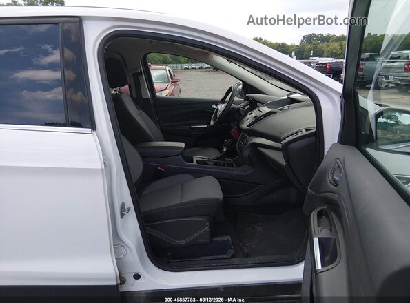 1FMCU9GD6HUA41246 2017 FORD ESCAPE Белый Вид салона спереди
