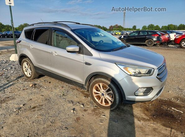 1FMCU9GD6HUA78393 2017 FORD ESCAPE Silver Przód prawy