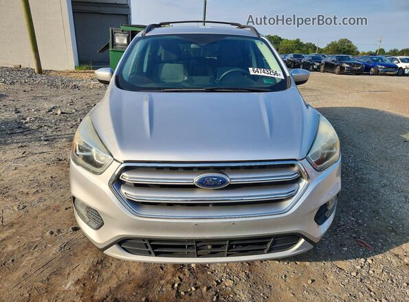 1FMCU9GD6HUA78393 2017 FORD ESCAPE Silver Widok z przodu