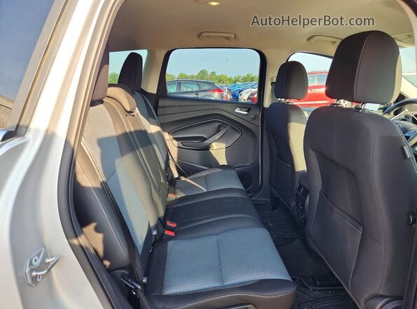 1FMCU9GD6HUA78393 2017 FORD ESCAPE Silver Widok wnętrza z tyłu