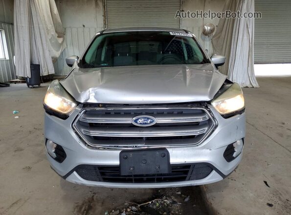 1FMCU9GD6HUA84940 2017 FORD ESCAPE Серебряный Вид спереди