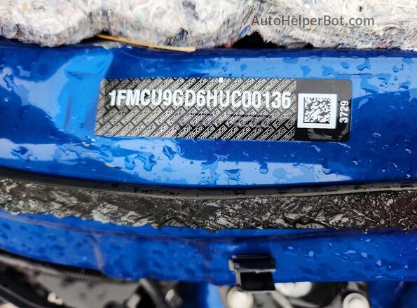 1FMCU9GD6HUC00136 2017 FORD ESCAPE Blue Vista interior de 360 grados