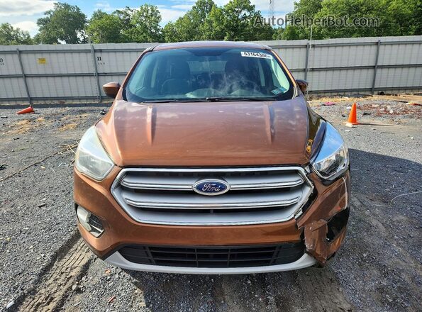 1FMCU9GD6HUD78550 2017 FORD ESCAPE Orange Widok z przodu