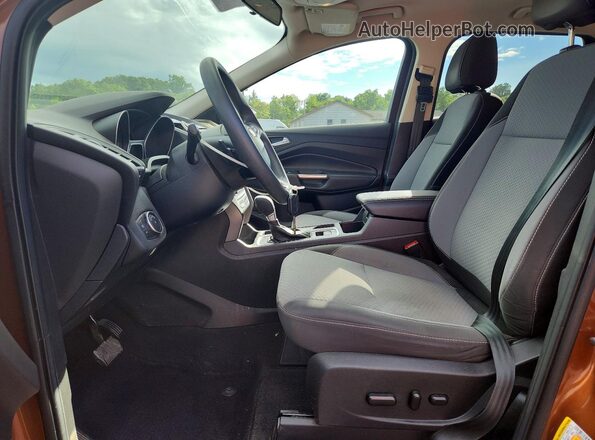 1FMCU9GD6HUD78550 2017 FORD ESCAPE Orange Widok wnętrza z przodu