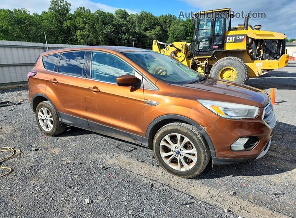 1FMCU9GD6HUD78550 2017 FORD ESCAPE Orange Przód prawy