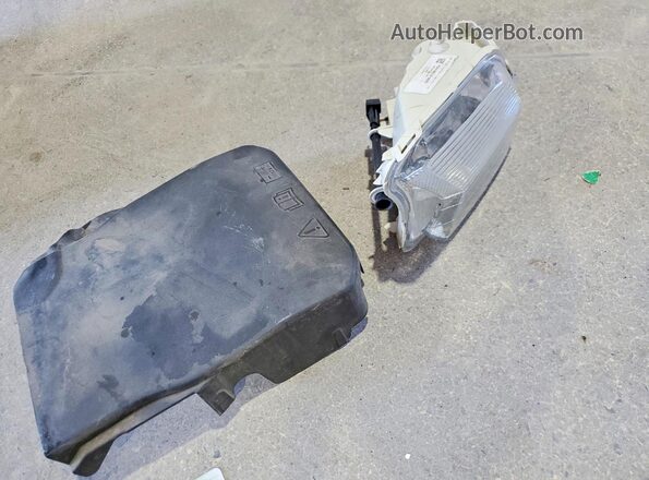 1FMCU9GD6JUB45323 2018 FORD ESCAPE White Vista de la etiqueta del VIN