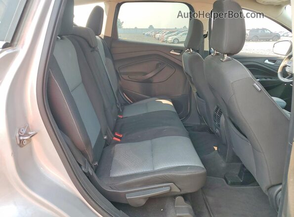 1FMCU9GD6JUC13491 2018 FORD ESCAPE Silver Widok wnętrza z tyłu