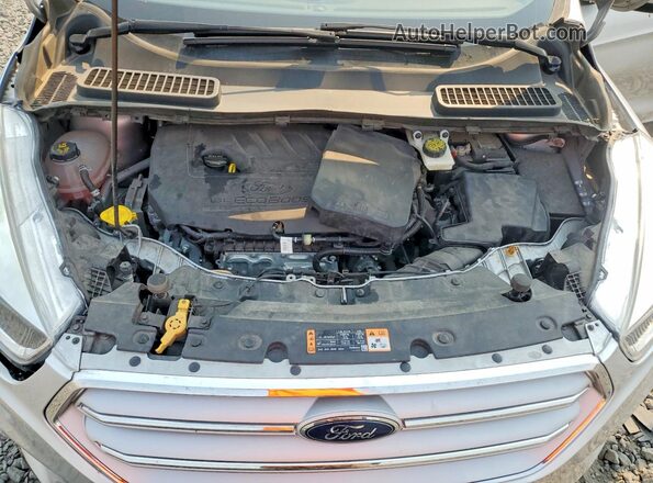 1FMCU9GD6JUC13491 2018 FORD ESCAPE Silver Widok komory silnika