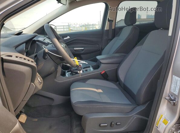 1FMCU9GD6JUC13491 2018 FORD ESCAPE Silver Widok wnętrza z przodu