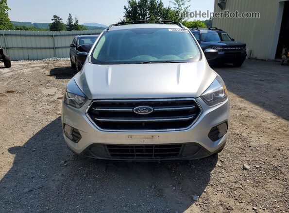1FMCU9GD6JUC43395 2018 FORD ESCAPE Gray Вид спереду