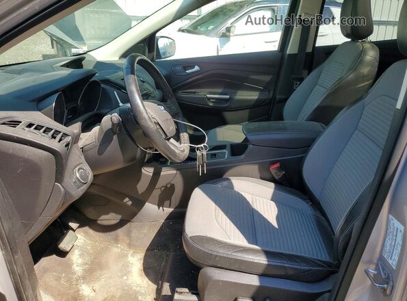 1FMCU9GD6JUC43395 2018 FORD ESCAPE Gray Вид салону спереду