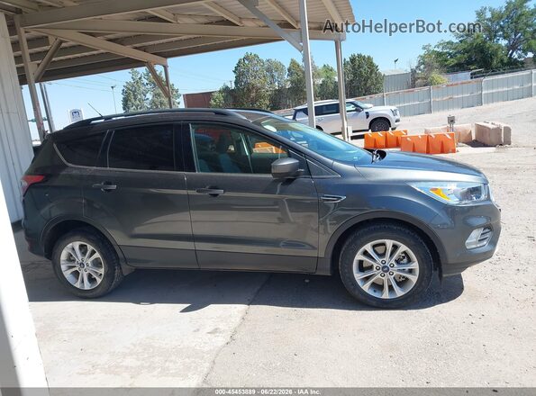 1FMCU9GD6JUD31038 2018 FORD ESCAPE Gray Vista interior trasera
