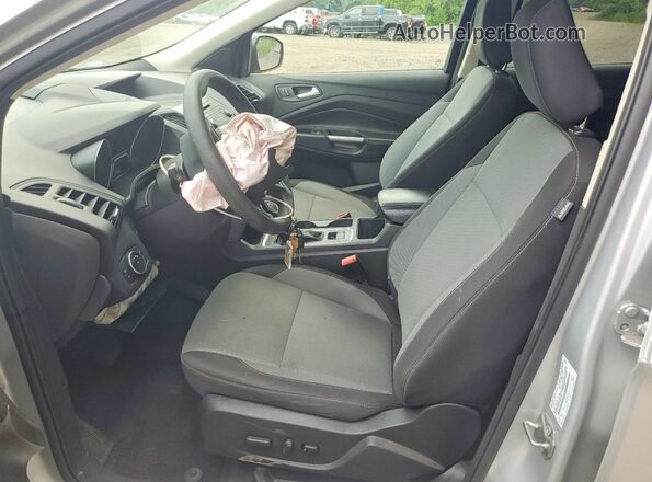1FMCU9GD6JUD53542 2018 FORD ESCAPE Silver Widok wnętrza z przodu