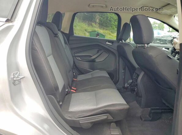 1FMCU9GD6JUD53542 2018 FORD ESCAPE Silver Widok wnętrza z tyłu