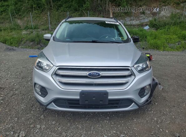 1FMCU9GD6JUD53542 2018 FORD ESCAPE Silver Widok z przodu