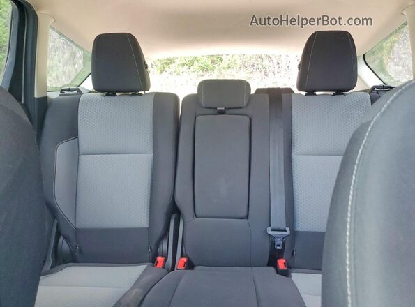1FMCU9GD6JUD53542 2018 FORD ESCAPE Silver Widok tylnych siedzeń