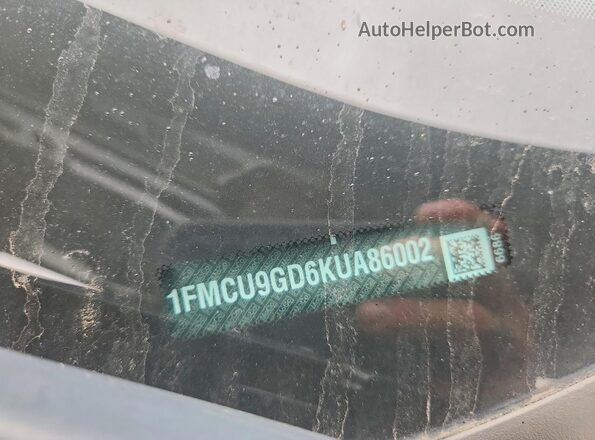 1FMCU9GD6KUA86002 2019 FORD ESCAPE Gray Widok naklejki z numerem VIN