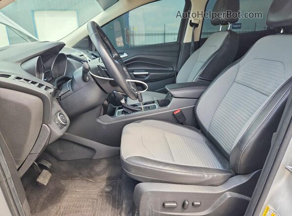 1FMCU9GD7HUE95523 2017 FORD ESCAPE Серебряный Вид салона спереди