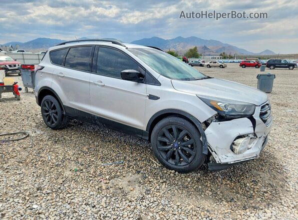 1FMCU9GD7HUE95523 2017 FORD ESCAPE Серебряный Передняя правая четверть
