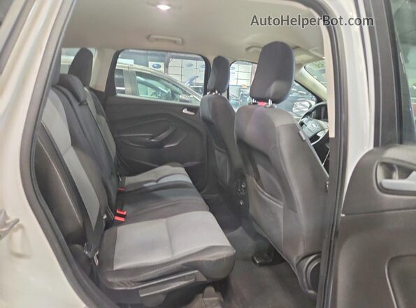 1FMCU9GD7JUA26406 2018 FORD ESCAPE White Widok wnętrza z tyłu