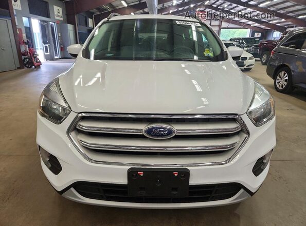 1FMCU9GD7JUA26406 2018 FORD ESCAPE White Widok z przodu