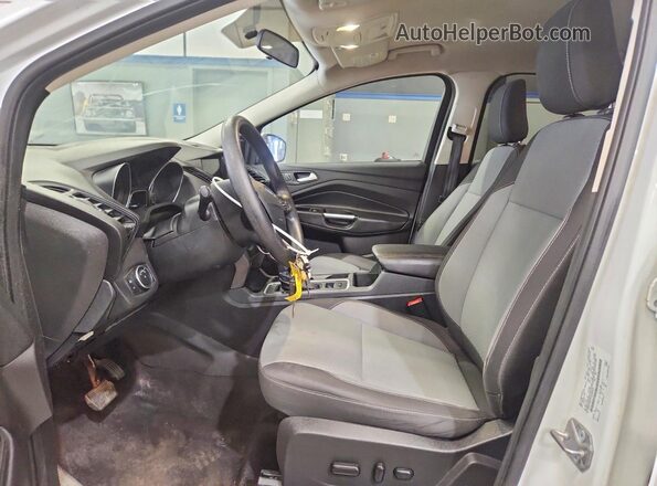 1FMCU9GD7JUA26406 2018 FORD ESCAPE White Widok wnętrza z przodu