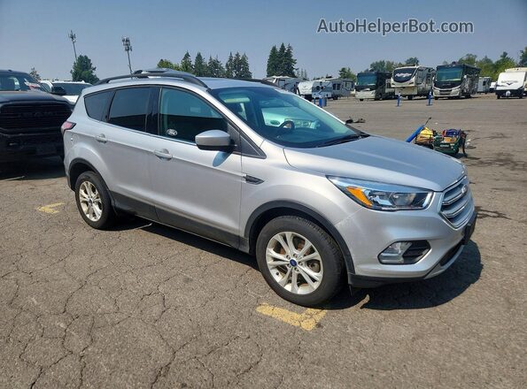 1FMCU9GD7JUC60948 2018 FORD ESCAPE Silver Delantero derecho