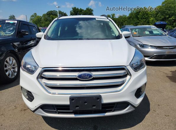1FMCU9GD7JUD06312 2018 FORD ESCAPE White Widok z przodu