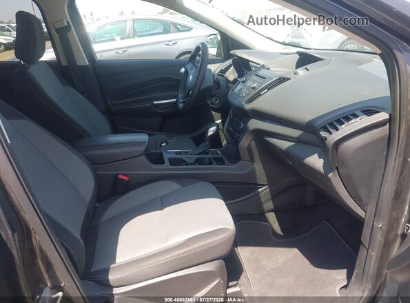 1FMCU9GD7JUD08660 2018 FORD ESCAPE Gray წინა სალონის ხედი