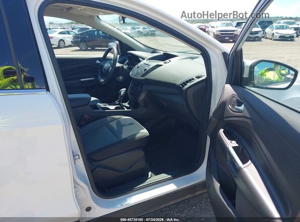 1FMCU9GD7JUD08898 2018 FORD ESCAPE Белый Вид салона спереди