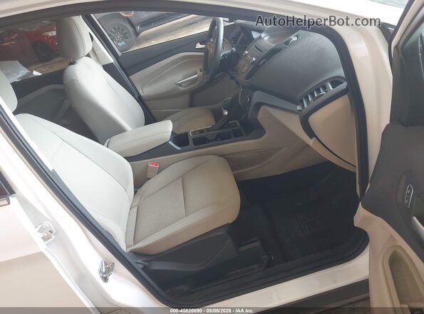 1FMCU9GD8HUE34570 2017 FORD ESCAPE White Widok wnętrza z przodu