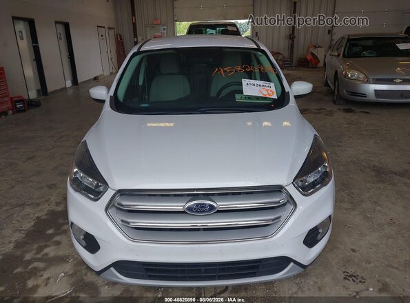 1FMCU9GD8HUE34570 2017 FORD ESCAPE White Widok z przodu