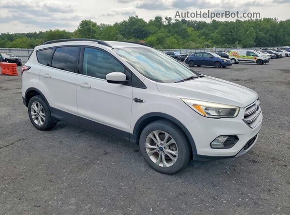 1FMCU9GD8JUA60368 2018 FORD ESCAPE Белый Передняя правая четверть