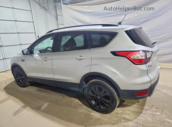 1FMCU9GD8JUB06135 2018 FORD ESCAPE Silver უკანა მარცხენა