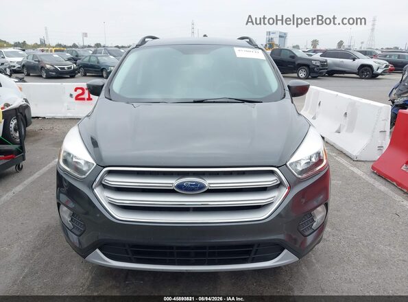 1FMCU9GD8JUB61099 2018 FORD ESCAPE Gray Widok z przodu