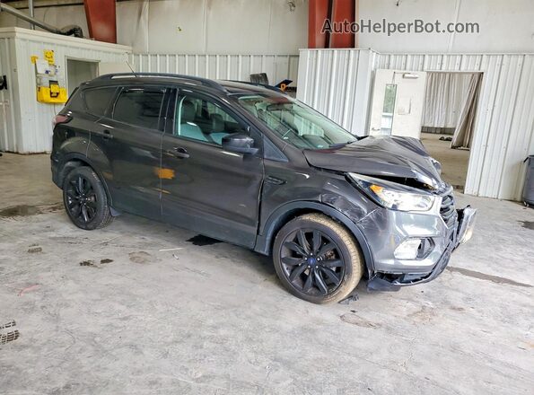 1FMCU9GD8JUB92854 2018 FORD ESCAPE Gray Delantero derecho