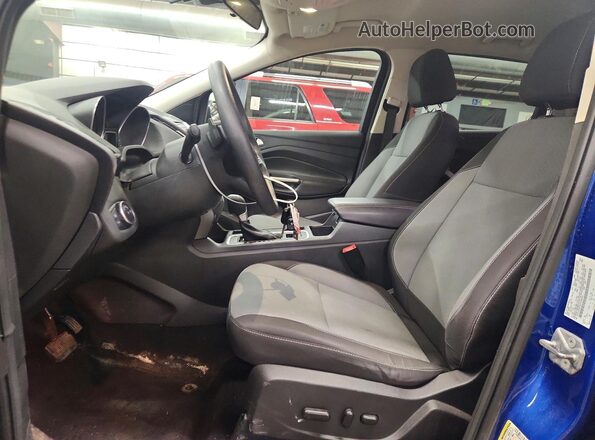 1FMCU9GD9HUD99053 2017 FORD ESCAPE Синий Вид салона спереди