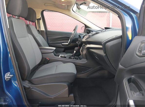 1FMCU9GD9HUE50230 2017 FORD ESCAPE Blue Вид салону спереду