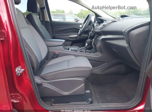 1FMCU9GD9HUE62992 2017 FORD ESCAPE Красный Вид салона спереди
