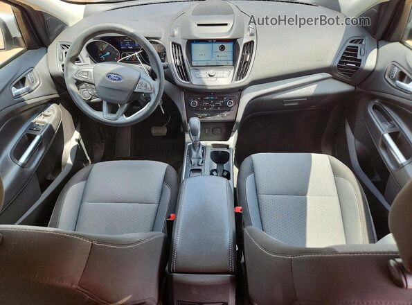 1FMCU9GD9JUA88583 2018 FORD ESCAPE Silver Widok deski rozdzielczej