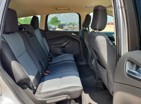 1FMCU9GD9JUA88583 2018 FORD ESCAPE Silver Widok wnętrza z tyłu