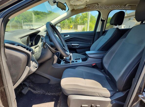 1FMCU9GDXHUD63811 2017 FORD ESCAPE Gray Front interior view