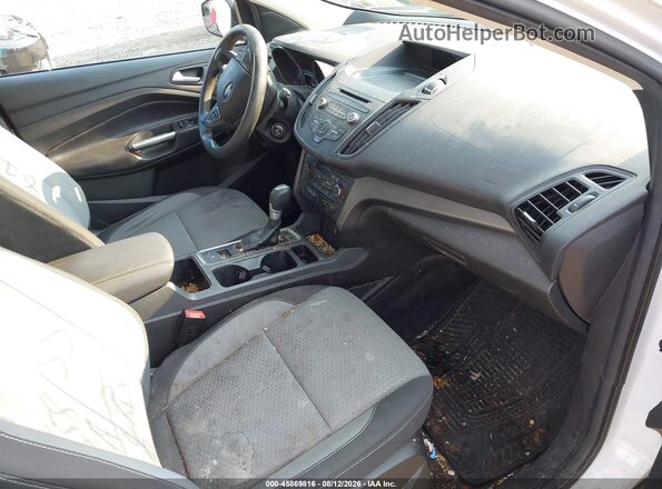 1FMCU9GDXHUD73738 2017 FORD ESCAPE White Вид салону спереду
