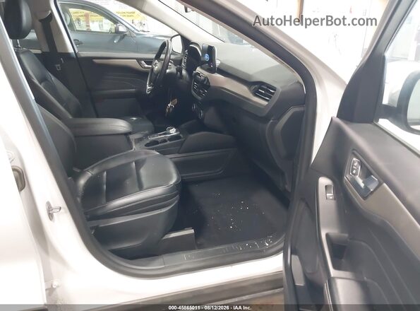 1FMCU9H67NUB07797 2022 FORD ESCAPE Белый Вид салона спереди
