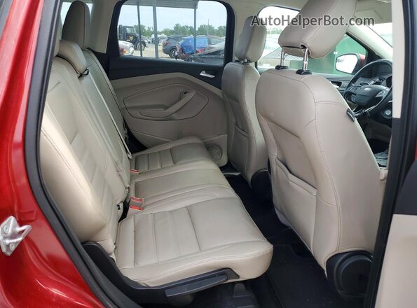 1FMCU9HD1JUD43919 2018 FORD ESCAPE Красный Вид задней части салона