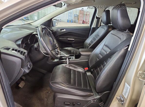 1FMCU9HD3JUB23925 2018 FORD ESCAPE Gold Widok wnętrza z przodu