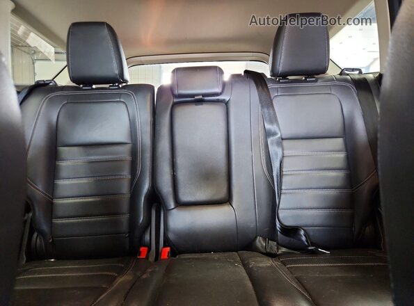 1FMCU9HD3JUB23925 2018 FORD ESCAPE Gold Widok tylnych siedzeń