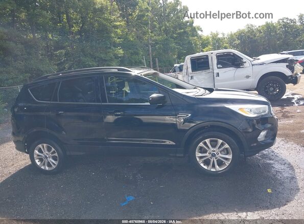 1FMCU9HD3JUB27165 2018 FORD ESCAPE Черный Вид задней части салона