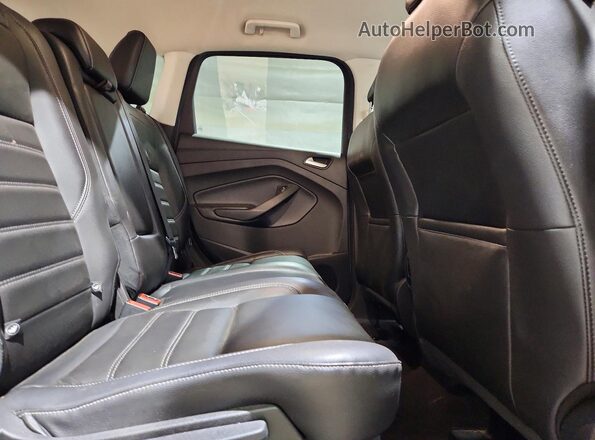 1FMCU9HD3JUB50056 2018 FORD ESCAPE Gray Vista interior trasera