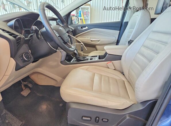 1FMCU9HD5JUC59635 2018 FORD ESCAPE Синий Вид салона спереди